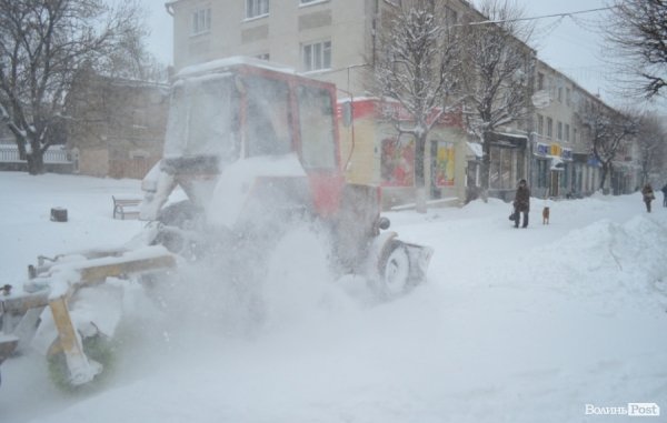 Луцьк замітає снігом. ФОТО