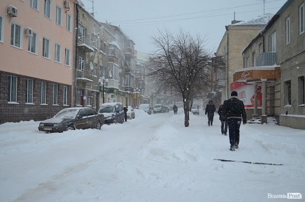 Луцьк замітає снігом. ФОТО
