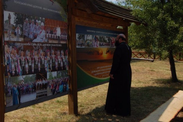 Митрополит Луцький і Волинський Михаїл читає про Залухів