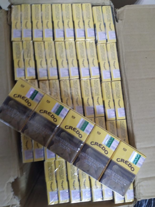 На Волині контрабандисти втекли, залишивши декілька тисяч пачок цигарок. ФОТО