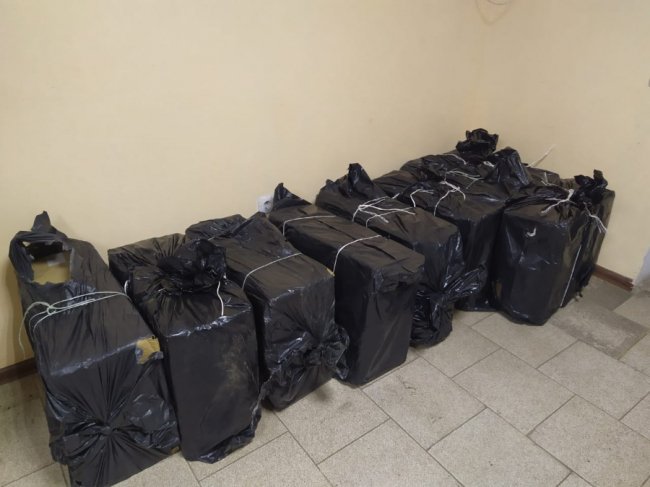 На Волині контрабандисти втекли, залишивши декілька тисяч пачок цигарок. ФОТО