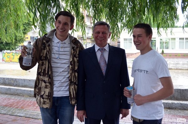 Луцький мер подружився із графітчиками. ФОТО