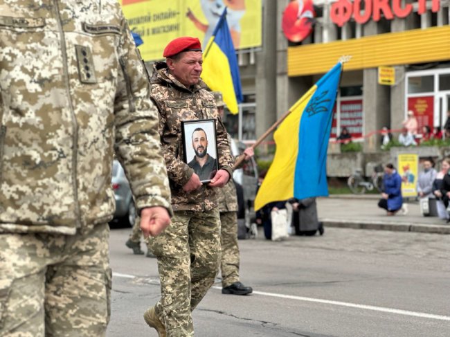 Пішли захищати свою рідну Волинь: у Ковелі попрощалися з двома Героями Олексієм Хомічом та Олексієм Стахорським