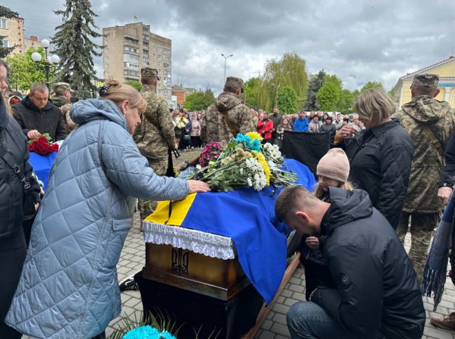 Пішли захищати свою рідну Волинь: у Ковелі попрощалися з двома Героями Олексієм Хомічом та Олексієм Стахорським