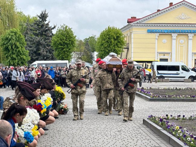 Пішли захищати свою рідну Волинь: у Ковелі попрощалися з двома Героями Олексієм Хомічом та Олексієм Стахорським