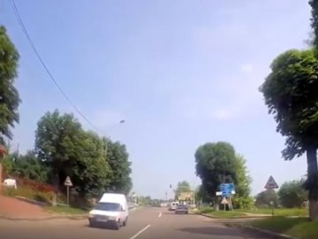 Луцькі патрульні спіймали водія-порушника. ВІДЕО