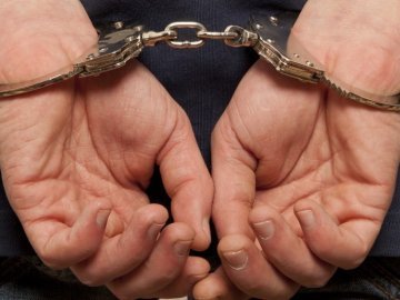 У Луцьку грабіжник зняв із чоловіка «золото»