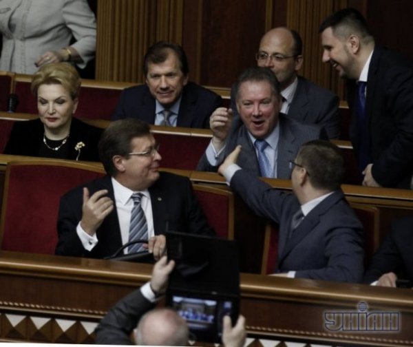 Як Азаров залишився прем'єром. ФОТО