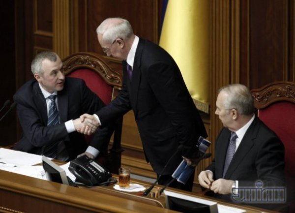 Як Азаров залишився прем'єром. ФОТО