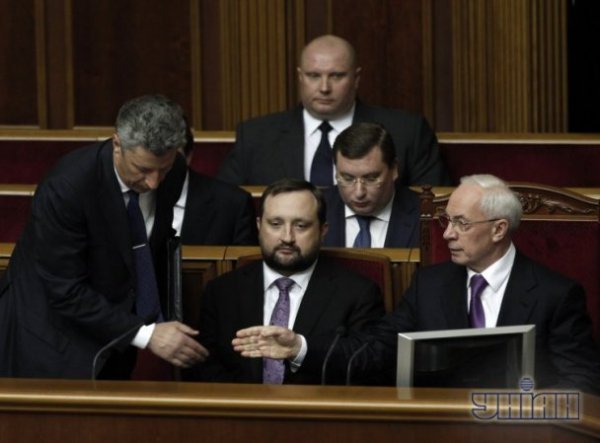 Як Азаров залишився прем'єром. ФОТО