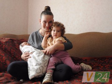 «Їхали собі, жартували»: як лікарі «швидкої» приймали пологи на дому