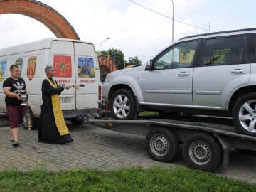 Волинські волонтери відправили джип бійцям на передову. ФОТО