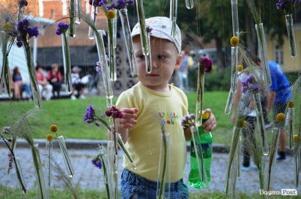 У Луцькому замку танцювали і співали кубинську сальсу. ФОТО  