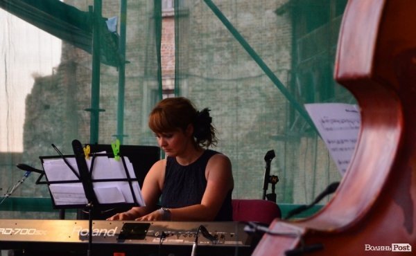 У Луцькому замку танцювали і співали кубинську сальсу. ФОТО  