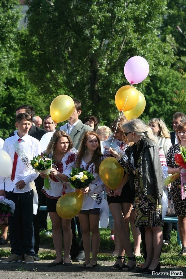 У Луцьку пролунав останній дзвінок. ФОТО