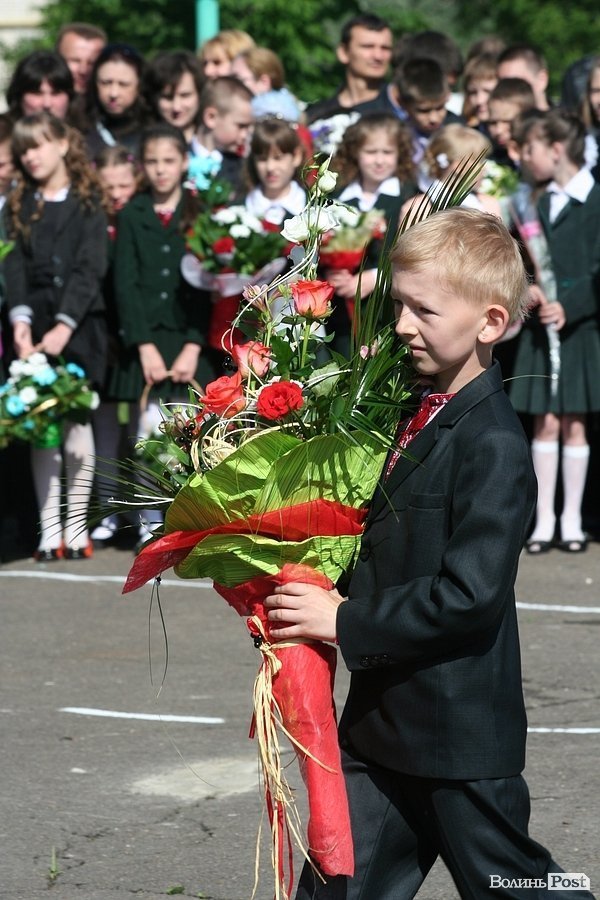 У Луцьку пролунав останній дзвінок. ФОТО