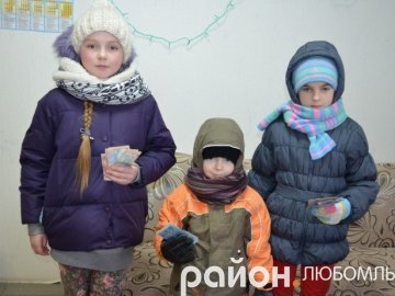 На Волині діти наколядовані гроші віддали погорільцям