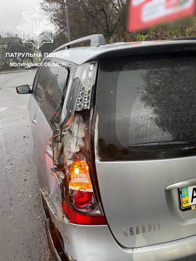 У Луцьку вантажівка наїхала на Mitsubishi