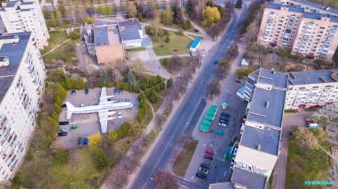 Для багатьох лучан це місце має свої спогади: що буде з літаком на проспекті Молоді