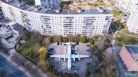 Для багатьох лучан це місце має свої спогади: що буде з літаком на проспекті Молоді