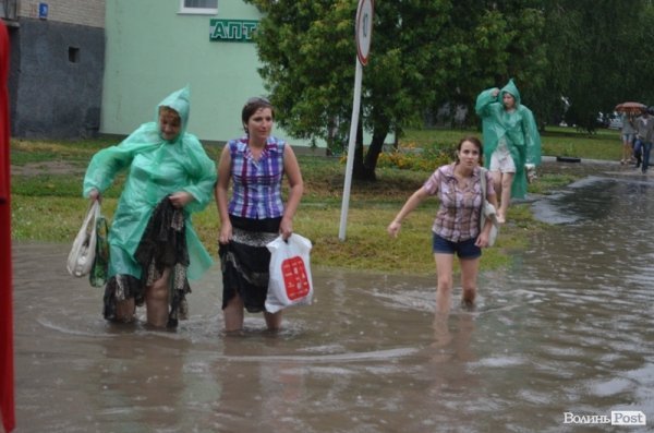 Як топило спальні райони Луцька. ФОТО