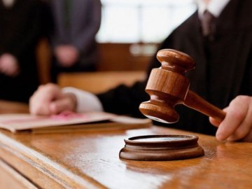 Директорку ліцею у Луцькому районі покарали за корупцію