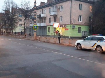 Біля луцької гімназії влаштували «полювання» на водіїв-порушників 