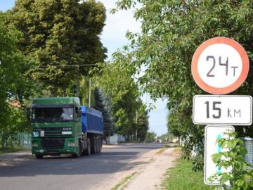На Волині підприємців штрафують за перевантажені фури 