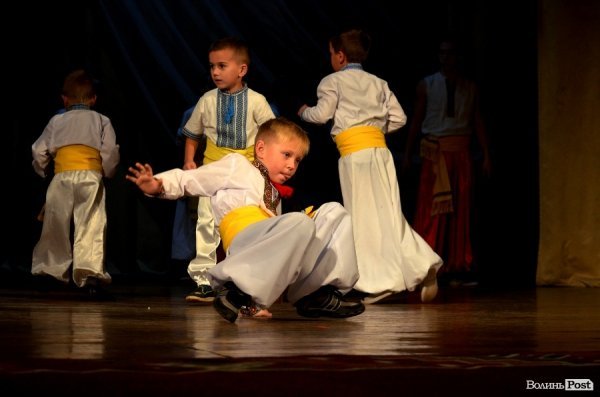 У Луцьку козаки показали свою майстерність в бойовому гопаці.ФОТО