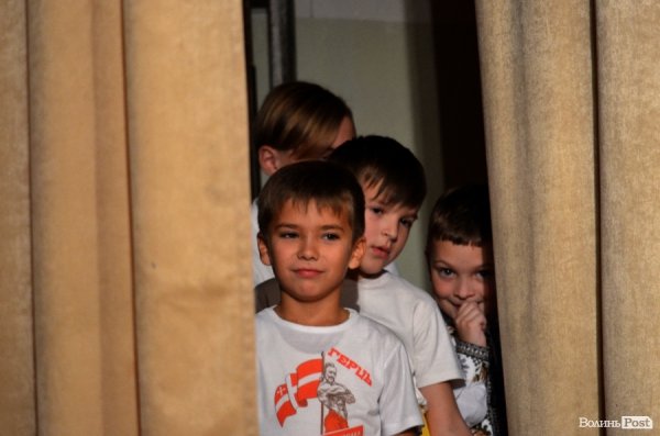 У Луцьку козаки показали свою майстерність в бойовому гопаці.ФОТО