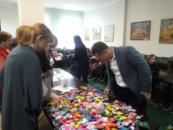 Луцькі депутати купують іграшки заради хворої малечі