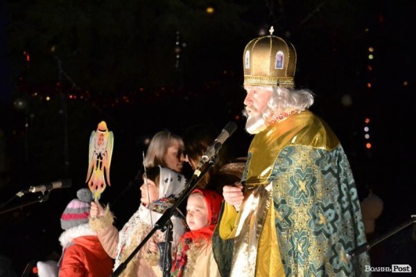 Лучани у День Cвятого Миколая «запалили» cвяткові ялинки. ФОТО