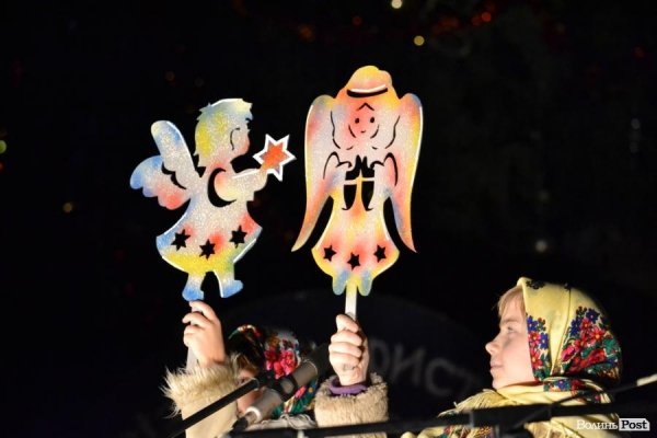 Лучани у День Cвятого Миколая «запалили» cвяткові ялинки. ФОТО