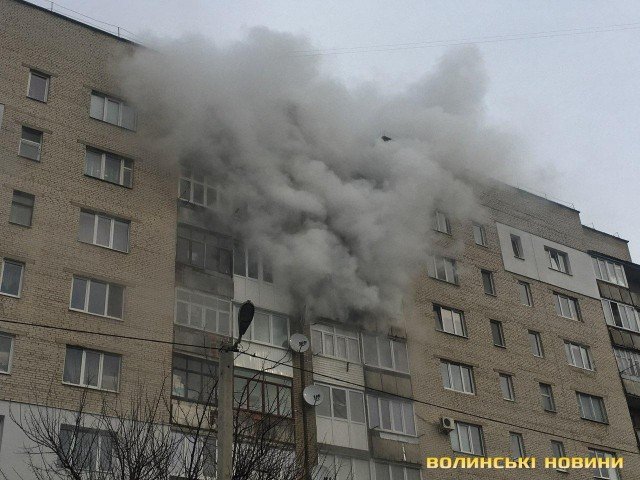 У Луцьку в багатоповерхівці – пожежа. ФОТО. ВІДЕО