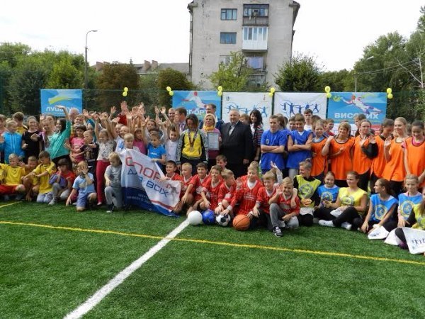 Олімпійці пропагують здоровий спосіб життя серед луцьких школярів. ФОТО