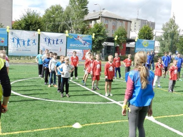 Олімпійці пропагують здоровий спосіб життя серед луцьких школярів. ФОТО