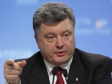 Порошенко вимагає посилити боротьбу з незаконним видобутком бурштину на Волині