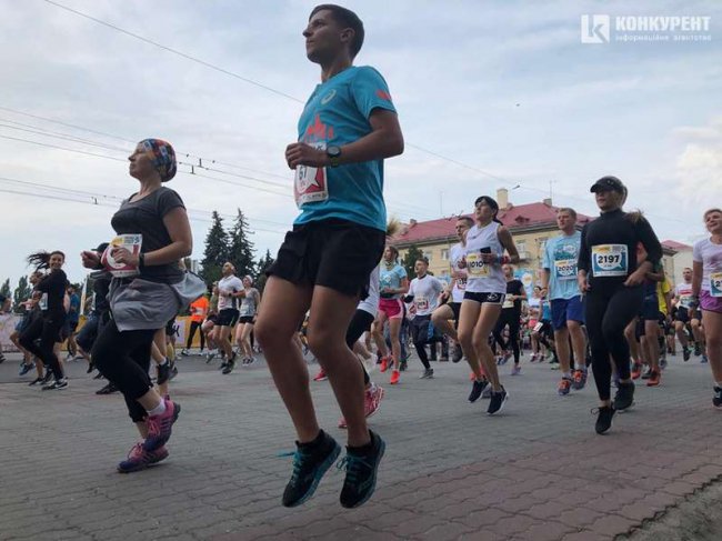 У Луцьку стартував масовий легкоатлетичний забіг. ФОТО