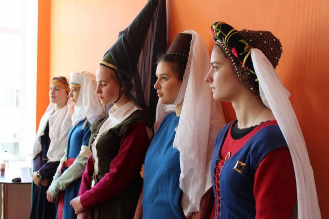 Показали, як одягалися лучани у часи Середньовіччя. ФОТО