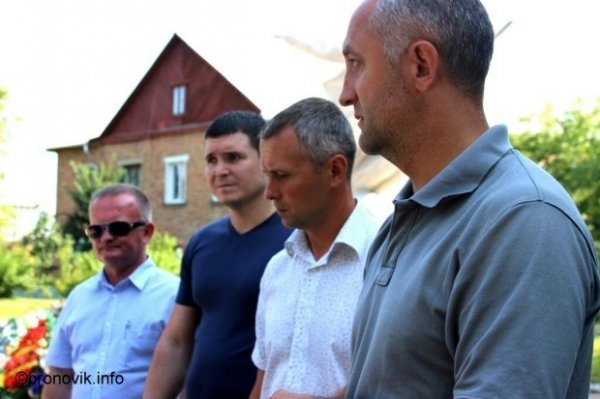 Як депутати ремонтували площу в місті на Волині. ФОТО