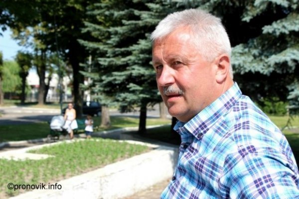 Як депутати ремонтували площу в місті на Волині. ФОТО