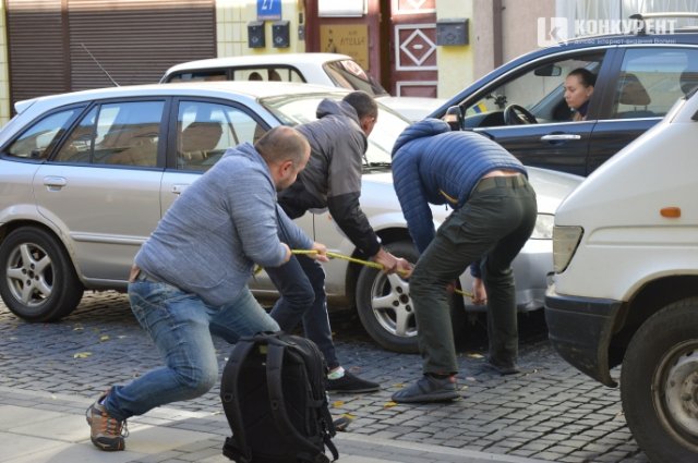 У Луцьку не розминулись дві автівки. ФОТО