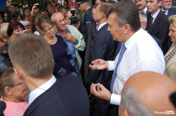 Янукович у Луцьку з людьми говорив про Митний союз. ФОТО