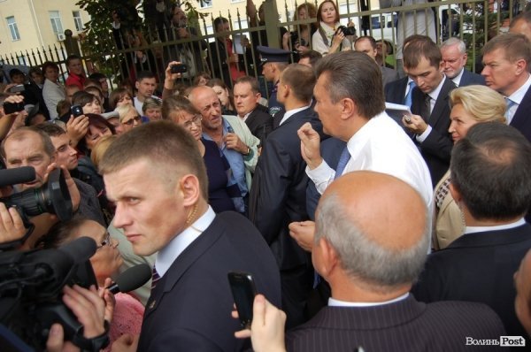 Янукович у Луцьку з людьми говорив про Митний союз. ФОТО
