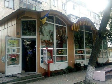 Вночі у Луцьку муніципали викрили продавців алкоголю. ФОТО