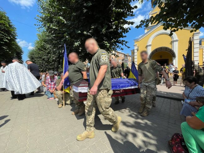 На Волині провели в останню дорогу Героя Антона Крилова