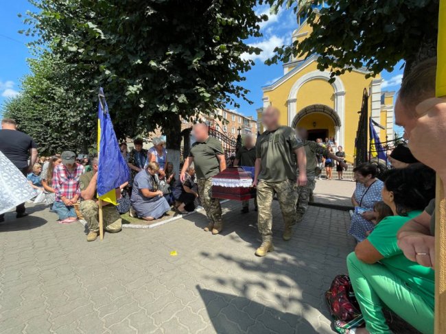 На Волині провели в останню дорогу Героя Антона Крилова