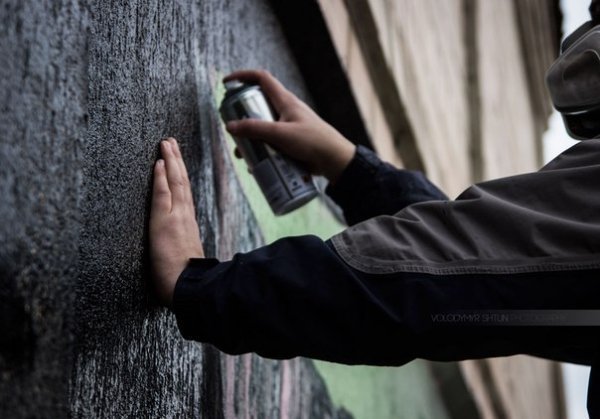 Як на будинку в Луцьку з'явився кількаметровий равлик. ФОТО