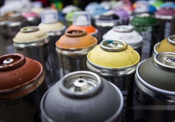 Як на будинку в Луцьку з'явився кількаметровий равлик. ФОТО