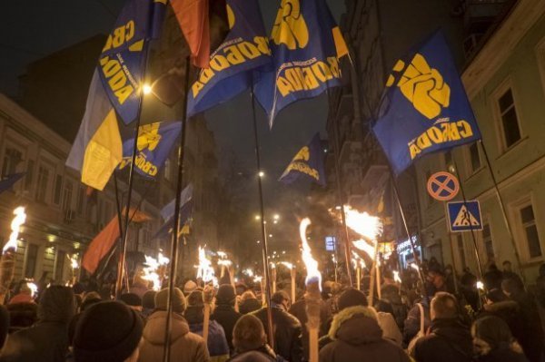У Києві націоналісти влаштували смолоскипну ходу на честь Бандери. ФОТО